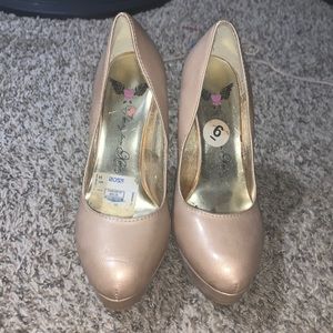 Shimmery tan with a gold finish